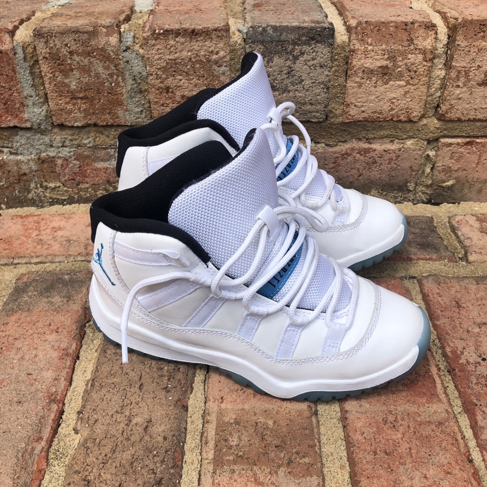 RARE-JORDAN 11 (GS) RETRO SIZE 1Y